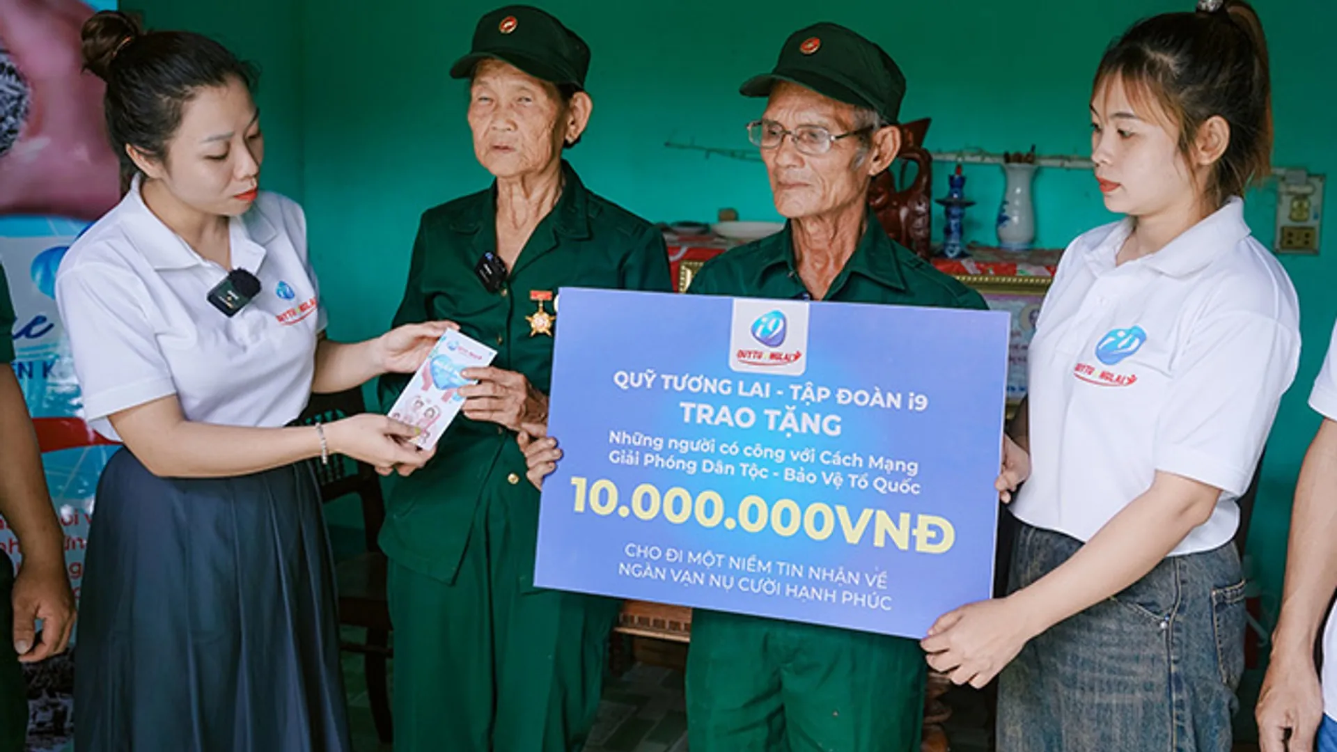 Hình ảnh hỗ trợ khách hàng iwin club